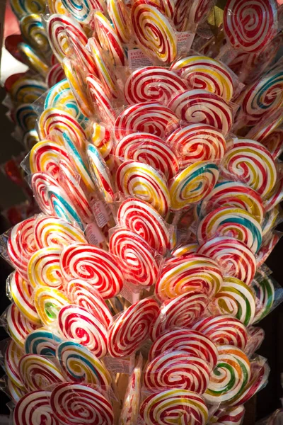 Finom örvény cukorka és édesség gyerekeknek — Stock Fotó