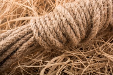 Bohça-in saman arka planda keten ip