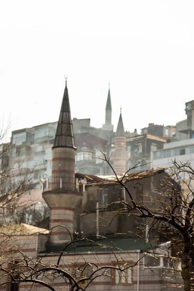 Minarett von osmanischen Moscheen im Blick — Stockfoto