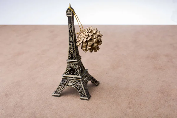 Reihe kleiner Modell-Eiffeltürme — Stockfoto