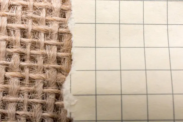 Pedaço de papel rasgado em uma tela de linho — Fotografia de Stock