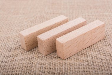 Keten tuval üzerine tahta domino