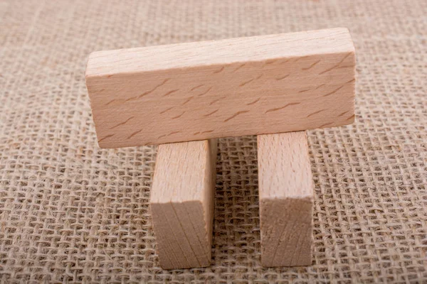 Domino de madera sobre lienzo de lino — Foto de Stock