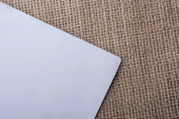 Stück weißes Papier auf Leinwand — Stockfoto