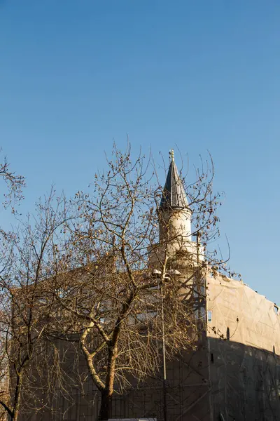 Minarett von osmanischen Moscheen im Blick — Stockfoto