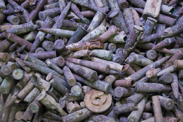 Eski paslı mermi mühimmat 