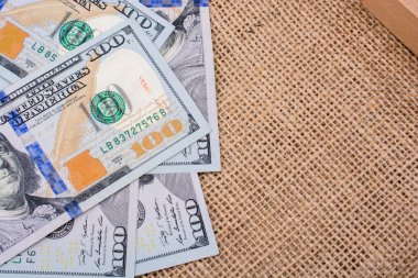 Bize banknot dolar keten bir tuval üzerine