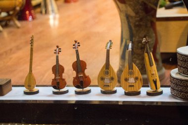 Küme modelleri ahşap müzik aletleri 