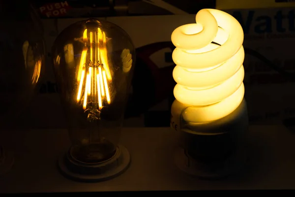 Dekoratif antika edison stil filaman Işık Ampüller — Stok fotoğraf