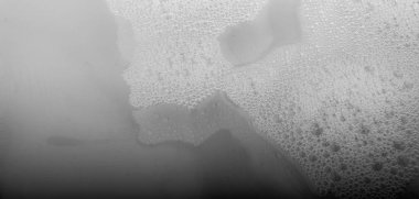 Şampuan köpükle kaplı su