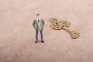 Heykelcik ayakta retro tarz anahtarı tarafından 