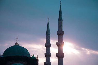 Görünümünde Osmanlı camilerin Minare