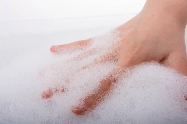 子の泡で手を洗う — ストック写真