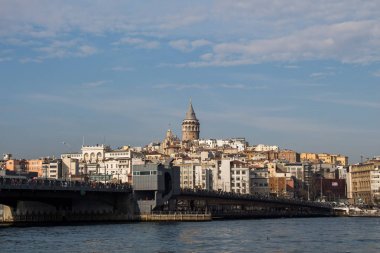 Galata Kulesi Haliç üzerinden görünümünü 