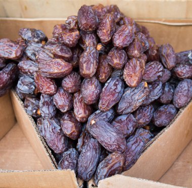 Kuru datesat bir maerket yer yığını