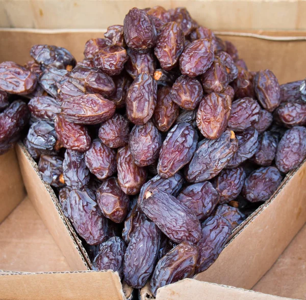 Kuru datesat bir maerket yer yığını