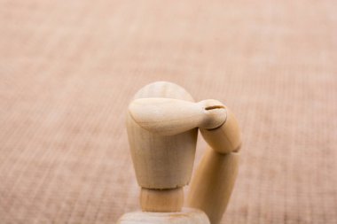  Ahşap bebek tuval üzerine poz