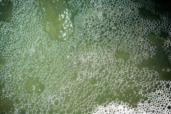 Víz felszíni hab és a buborékok háttér — Stock Fotó
