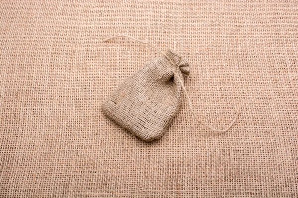 Boş küçük çuval keten tuval üzerine yapılan
