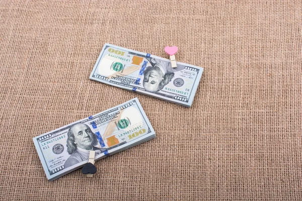 Bizi dolar ve bir kalp şekli paket