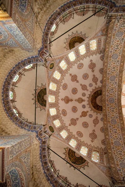 Vista Interna Della Cupola Nell Architettura Ottomana Istanbul Turchia — Foto Stock