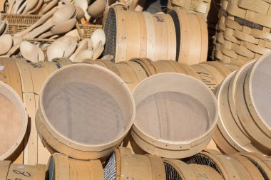 Geleneksel türü ahşap elek