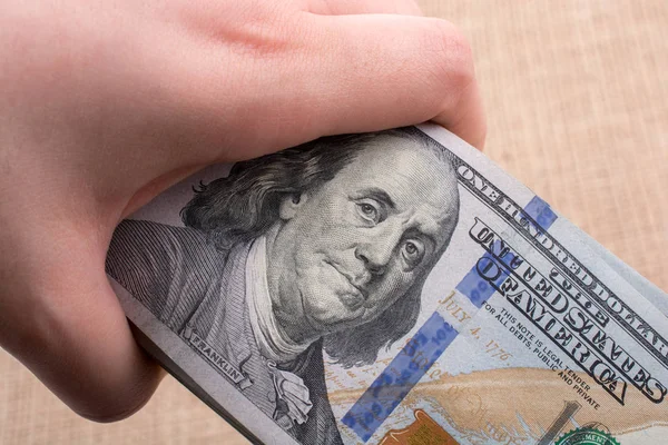 Крупный план лица Бенджамина Франклина на доллар США — стоковое фото