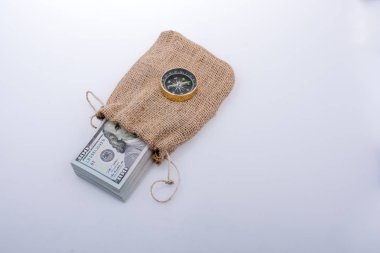 Pusula ve bizden bir çuval dollarin paket