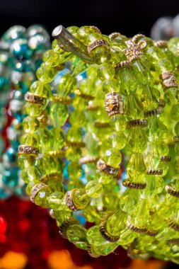  Çeşitli renk boncuk