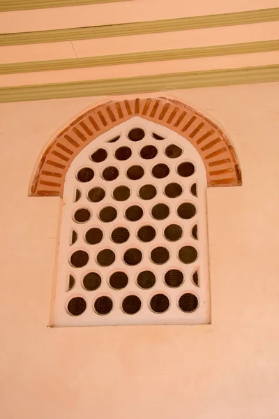 Eski pencere mimarisi Osmanlı döneminden — Stok fotoğraf