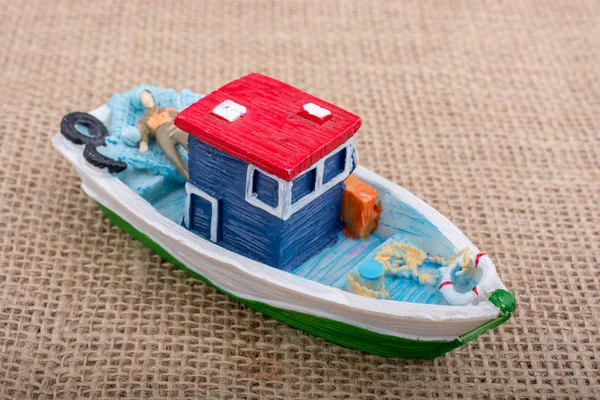 El yapımı heykelcik ile keten tuval üzerine yağlıboya Yelkenli tekne