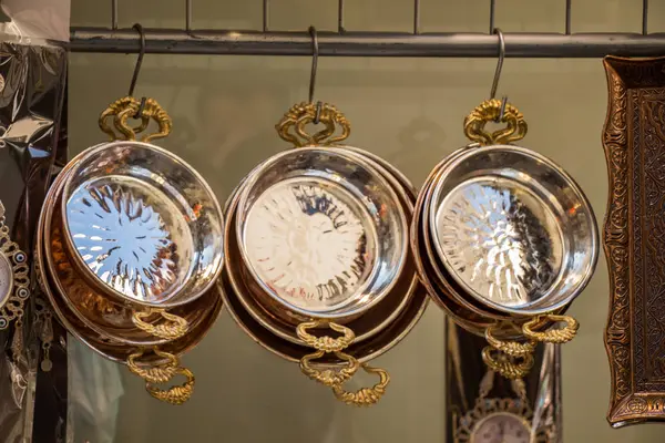 Yeni metal tava tencere olarak 