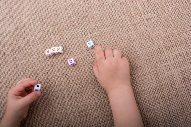 Renkli Alfabe harf el cubes