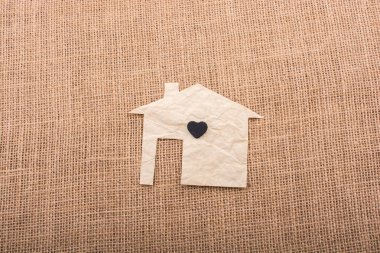 Kalp şekli ev şeklindeki kağıt kesme 