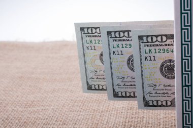 Banknotlar keten bir tuvalde tuval üzerine Amerikan dolarları