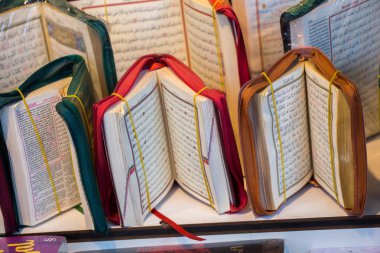 İslam kutsal kitabı Kuran. 