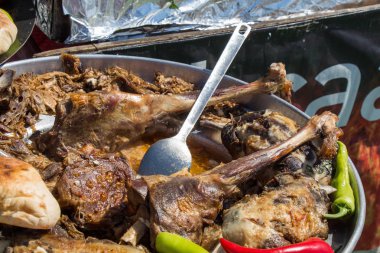 Türk tarzında yapılmış et yemek