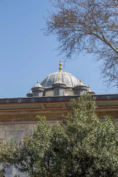 Vista exterior de la cúpula en la arquitectura otomana — Foto de Stock