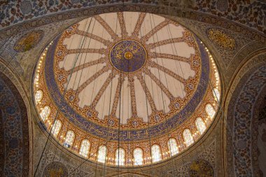 İstanbul, Türkiye 'de Osmanlı mimarisinde kubbenin iç görünümü