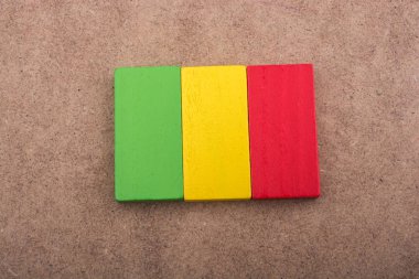 Kahverengi arka planda tahta bloklar