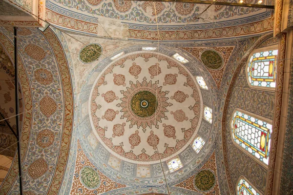 Vista Interna Della Cupola Nell Architettura Ottomana Istanbul Turchia — Foto Stock