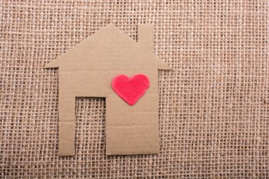 Kalp şekli ev şeklindeki kağıt kesme 