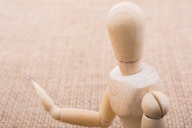  Ahşap bebek tuval üzerine poz