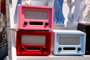 Retro tarzı eski radyolar kümesi