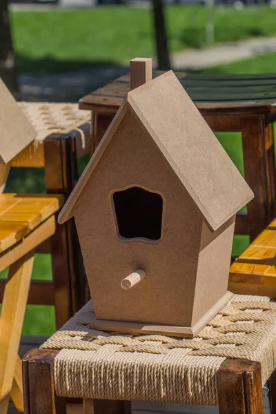 Птичий домик из дерева — стоковое фото