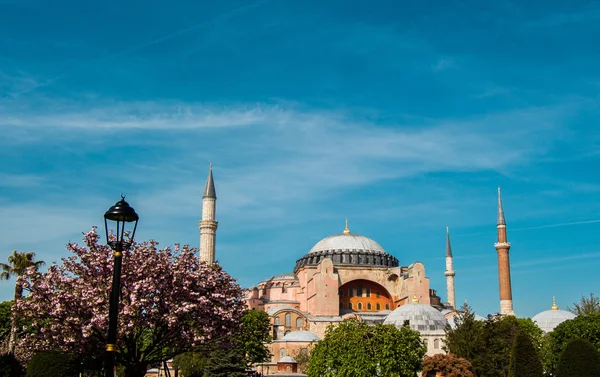 イスタンブールのハギア ソフィアビザンチン建築の世界的に有名な記念碑 — ストック写真