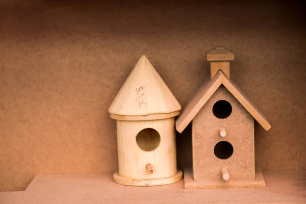 Vogelhuisje gemaakt van hout — Stockfoto