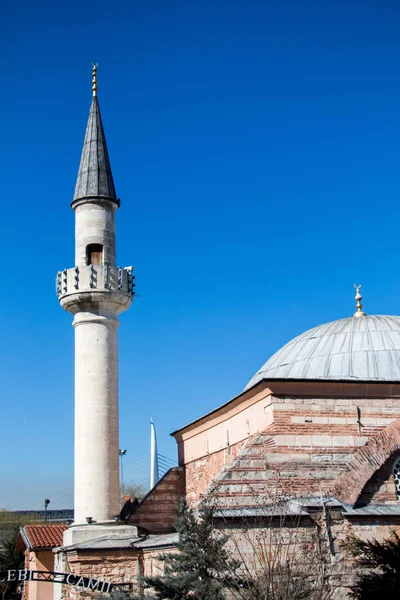 Minaret av en ottomansk stil moské — Stockfoto
