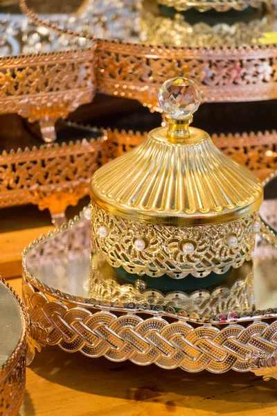 Belli bir tipte doğal mineral değerli taşlar.