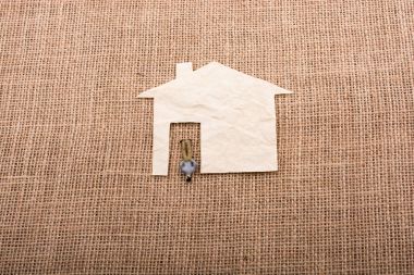 Adam heykelcik ve bir ev şekil dışarı-in kağıt kesme 